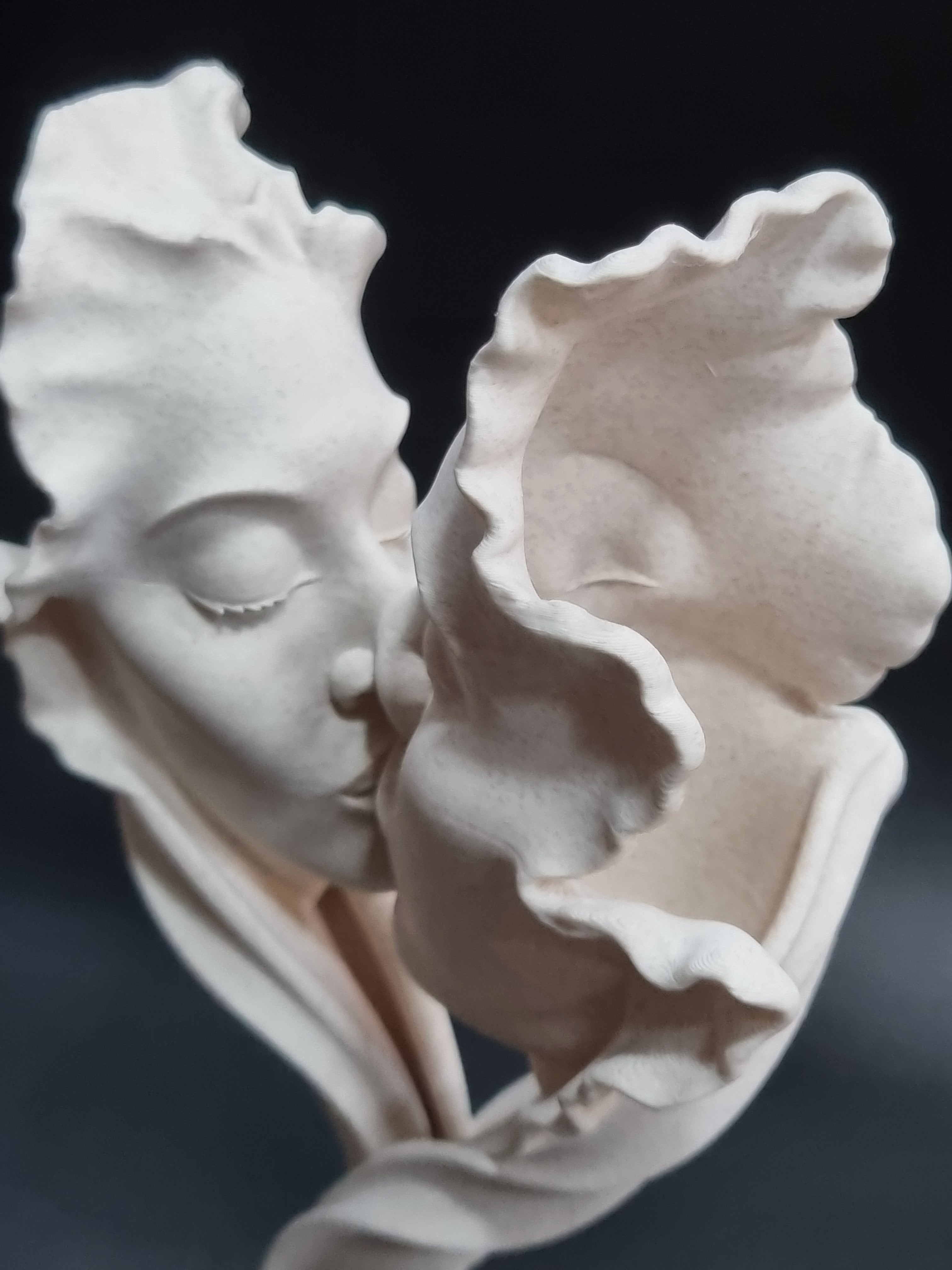 Scultura in Arte moderna - coppia bacio