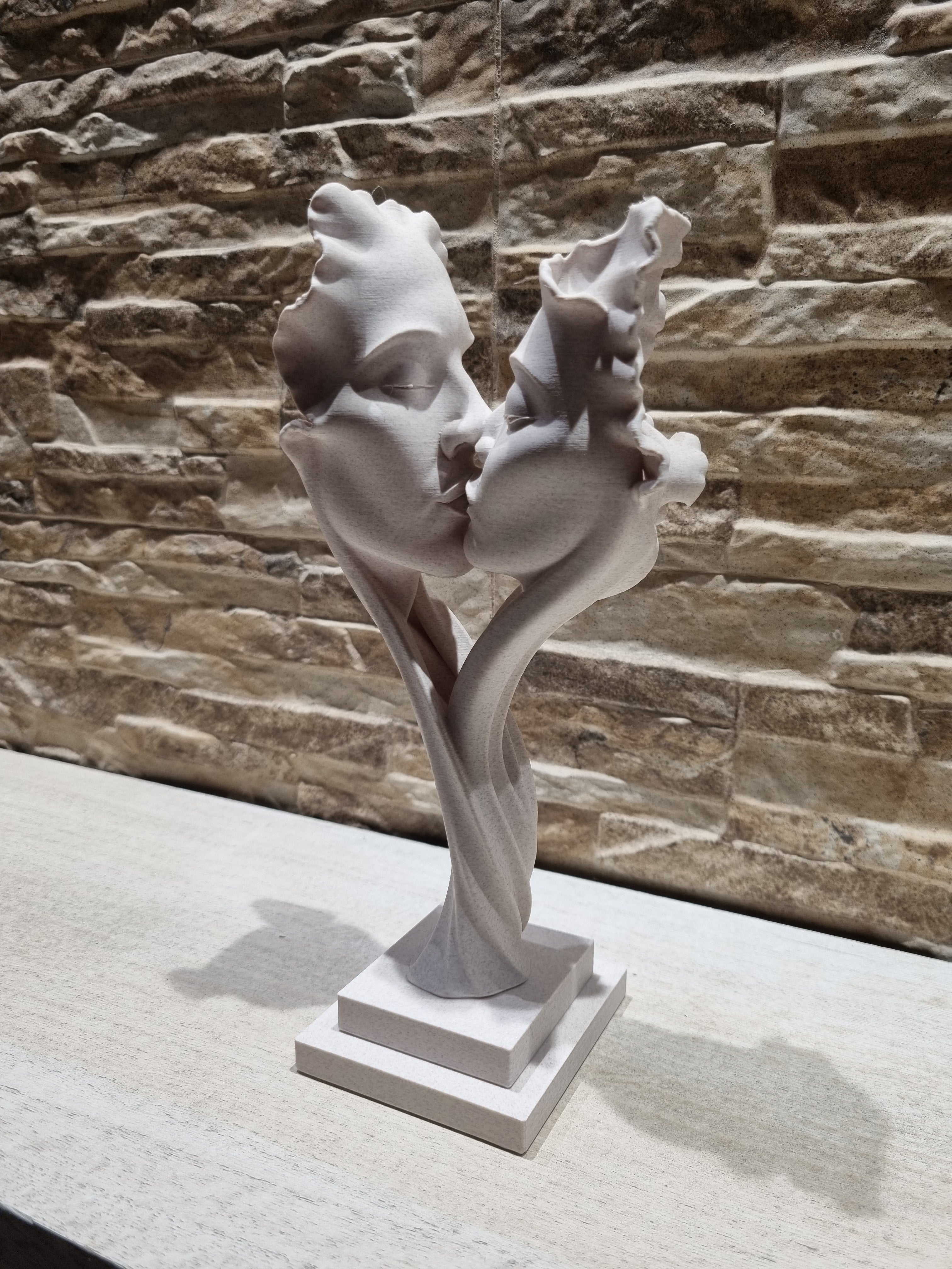 Scultura in Arte moderna - coppia bacio