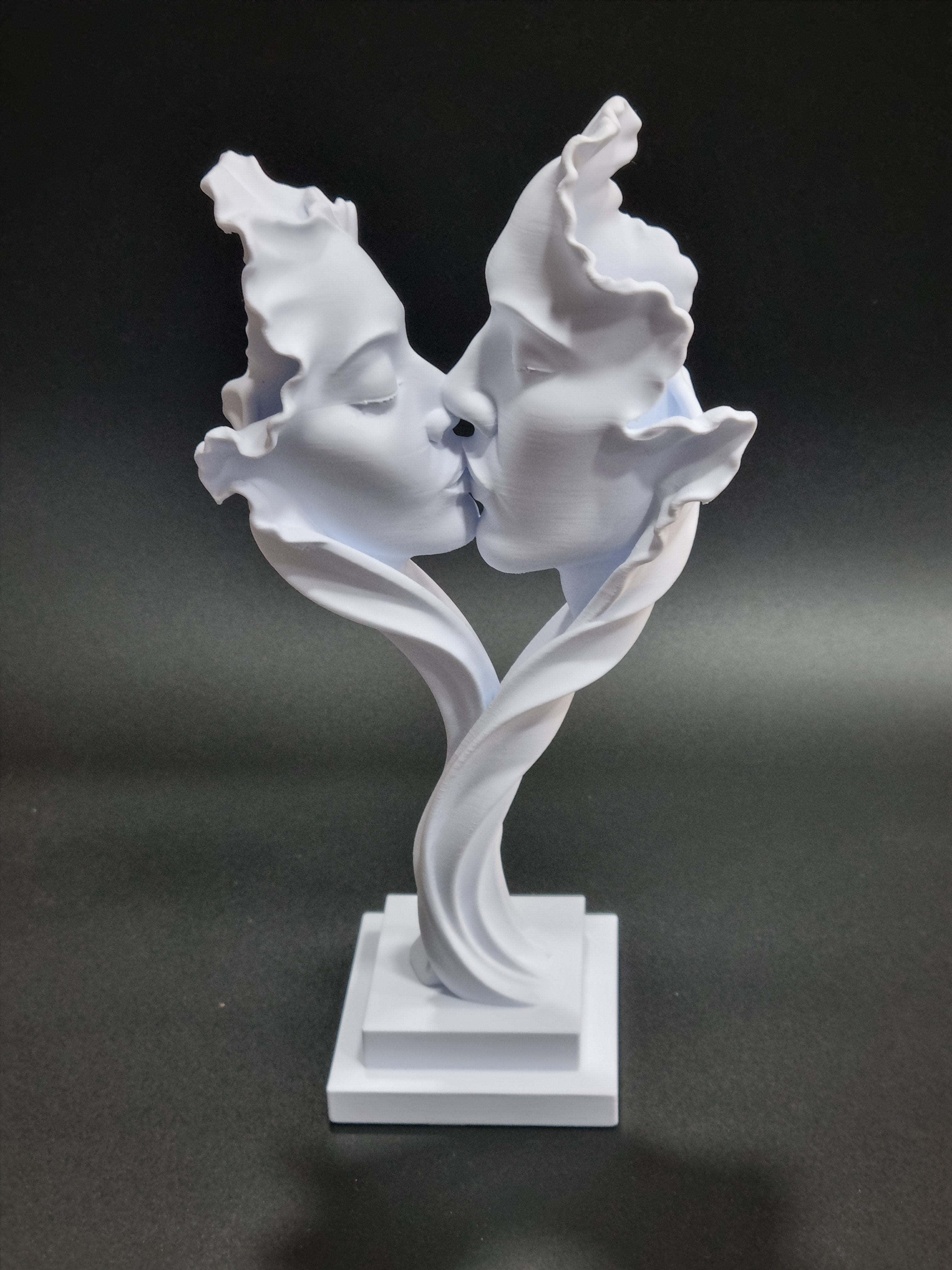 Scultura in Arte moderna - coppia bacio