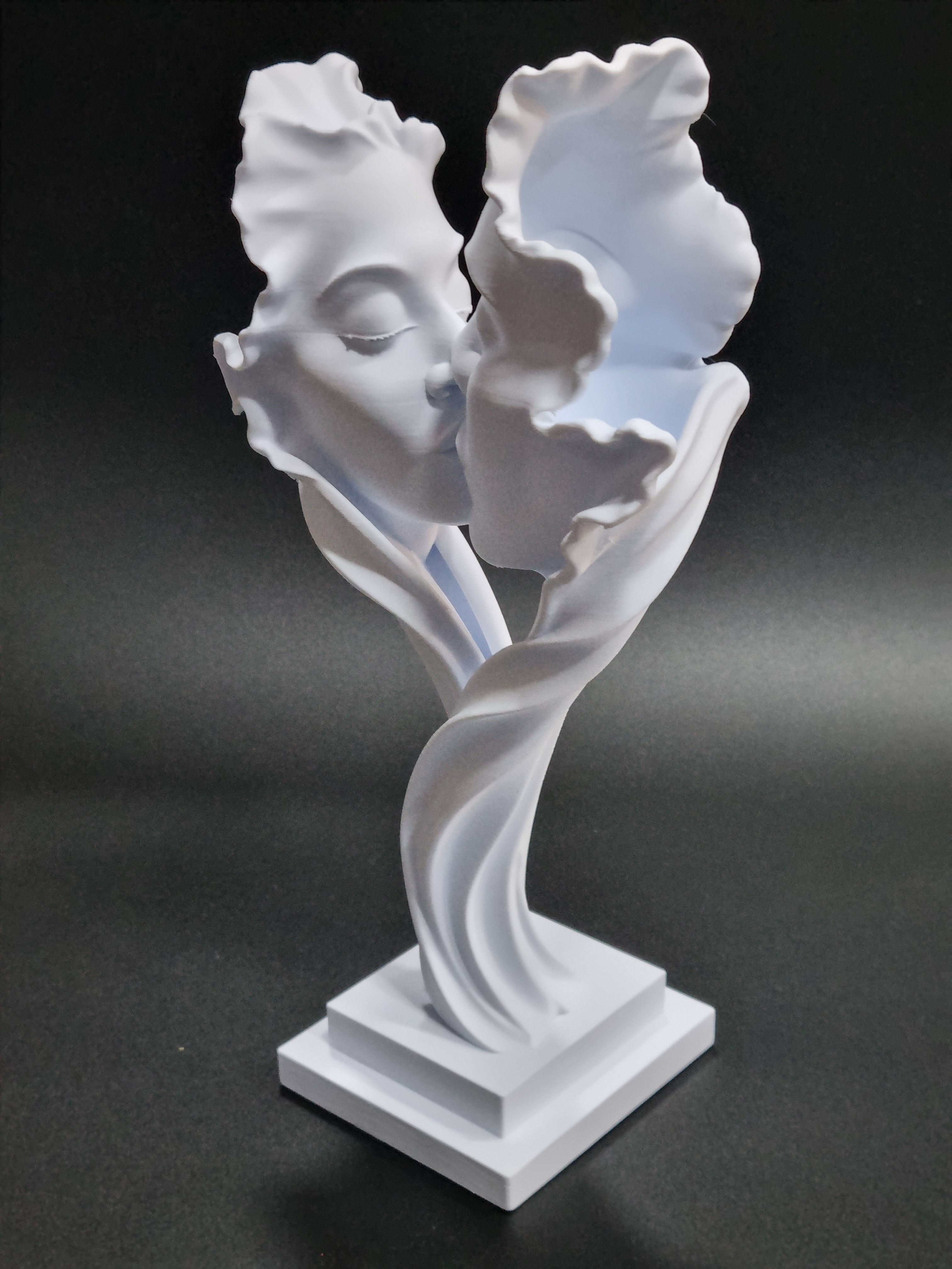 Scultura in Arte moderna - coppia bacio