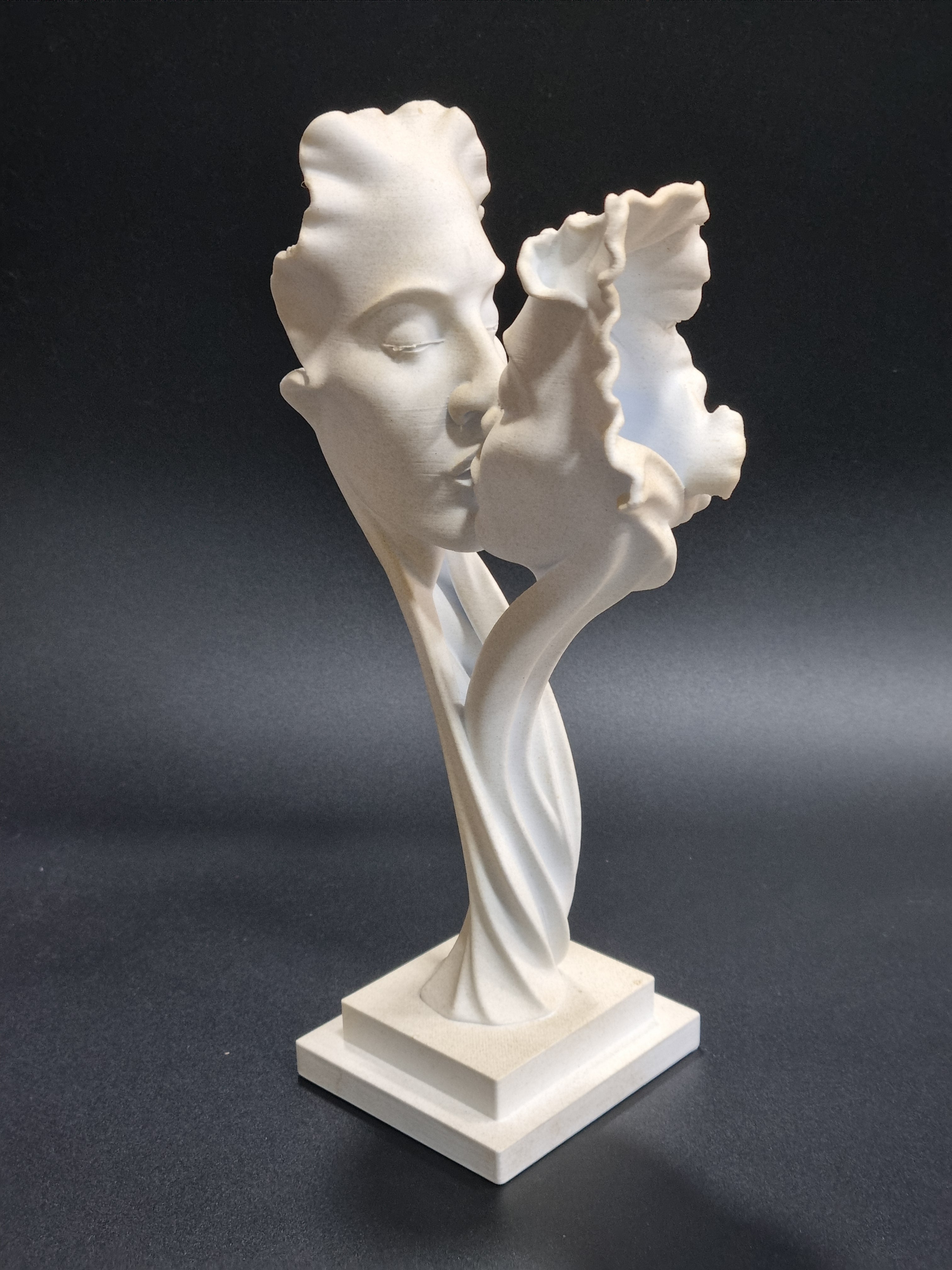 Scultura in Arte moderna - coppia bacio