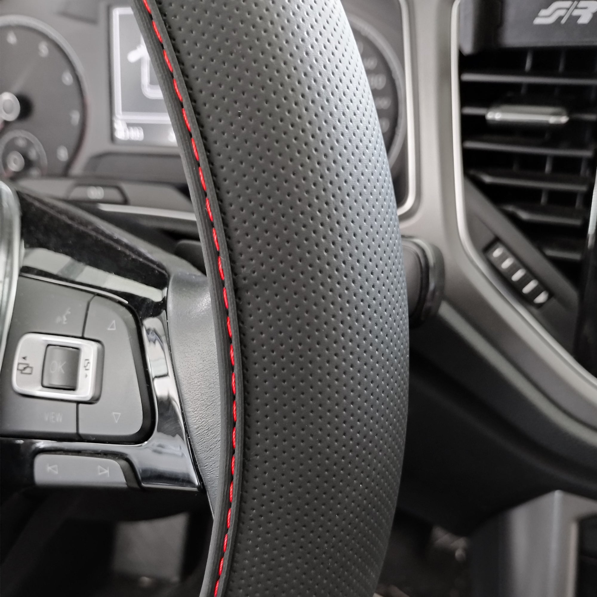 Coprivolante Soft Skin Black cucitura rossa