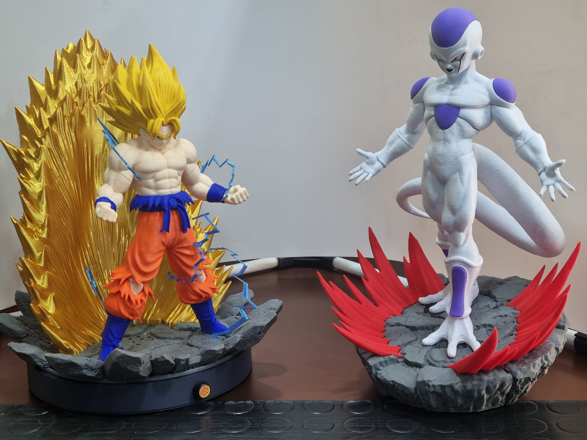 Combo Action Figure Super Sayan + Freezer con audio e dialogo