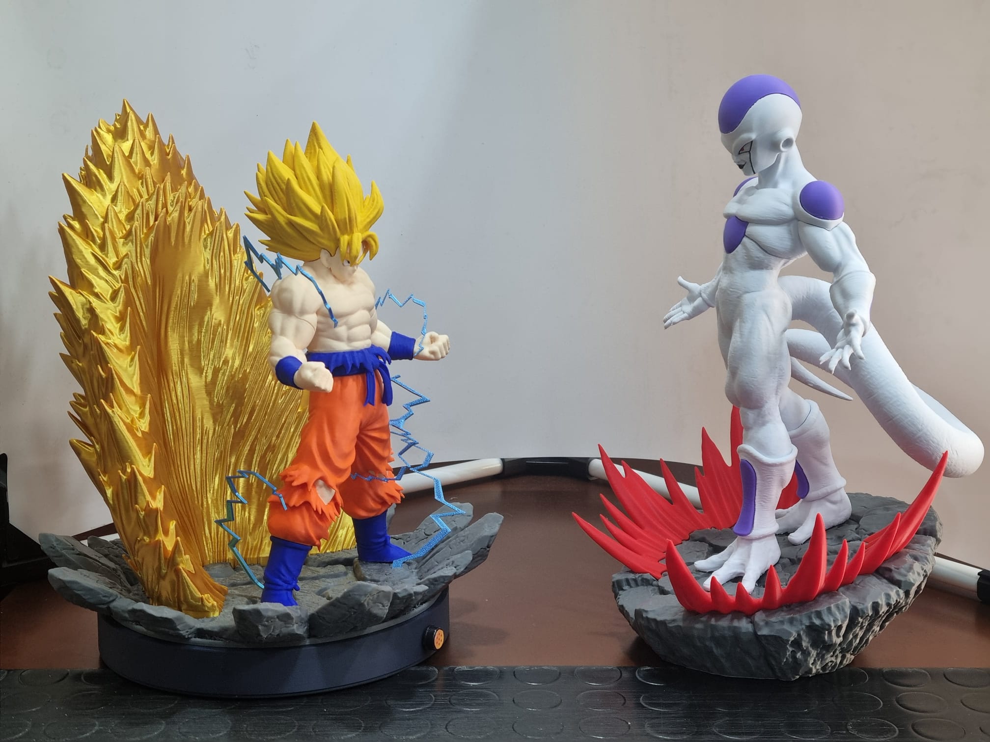 Combo Action Figure Super Sayan + Freezer con audio e dialogo