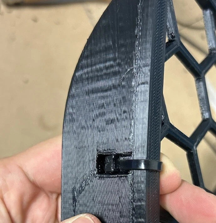 Griglia Scudo Con Bordo V Cornice Nido D'Ape Alfa Romeo147 2ª Serie (2004-2011)