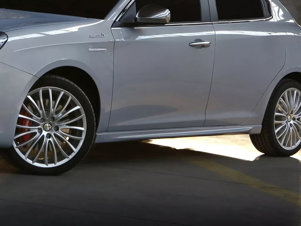 Minigonne Alfa Romeo Giulietta quadrifoglio  in plastica(ABS)