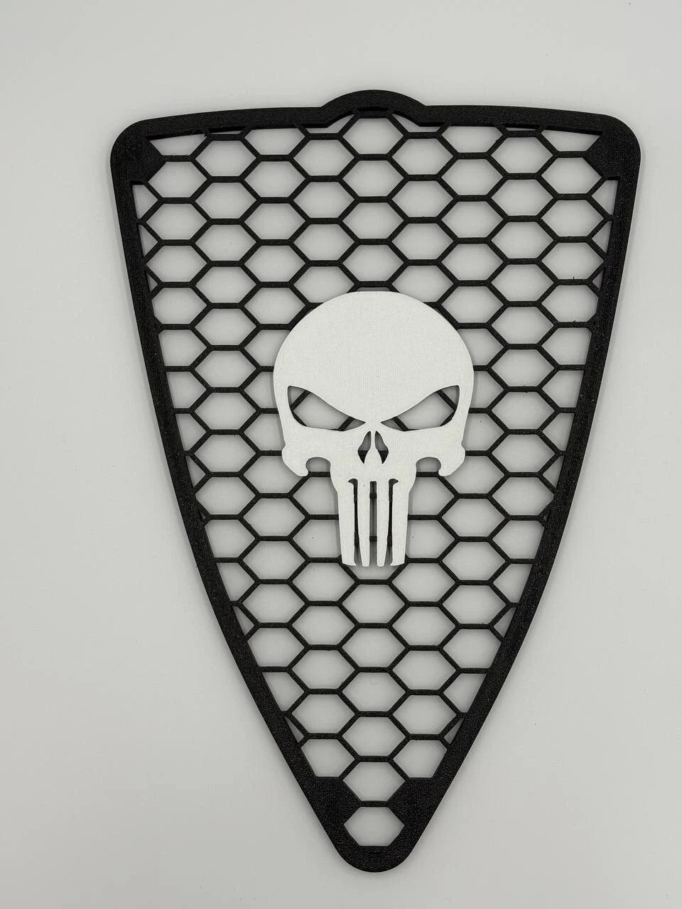 Griglia Scudo A Nido D'Ape Alfa Romeo Mito 2008-2015 Con Teschio Punisher BIANCO